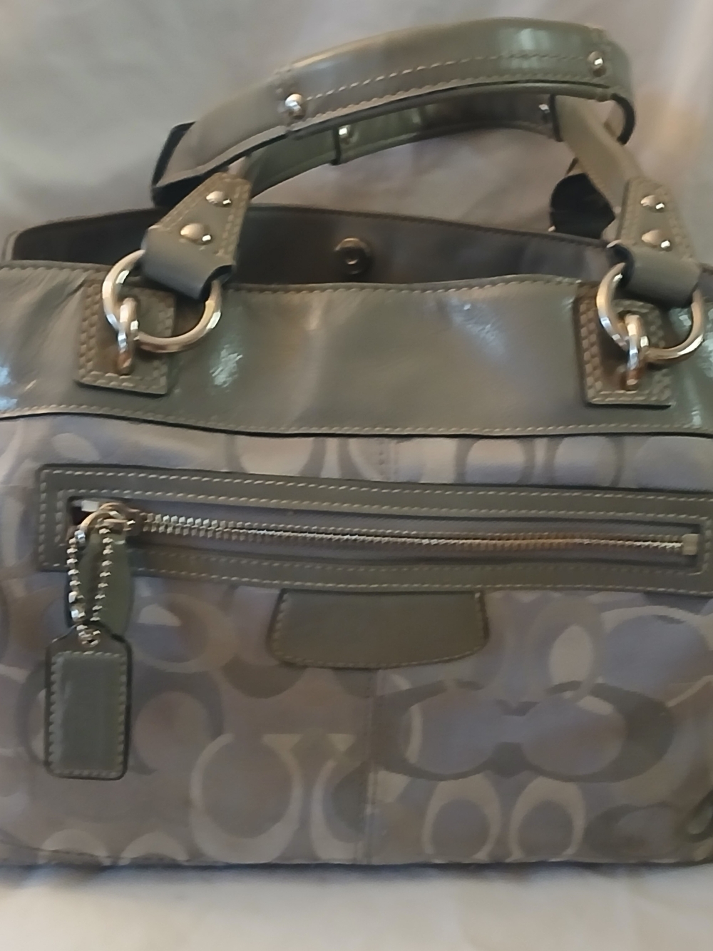 Vintage Coach F15120 Penelope Signature line - Gray. Gently Used Good Condition